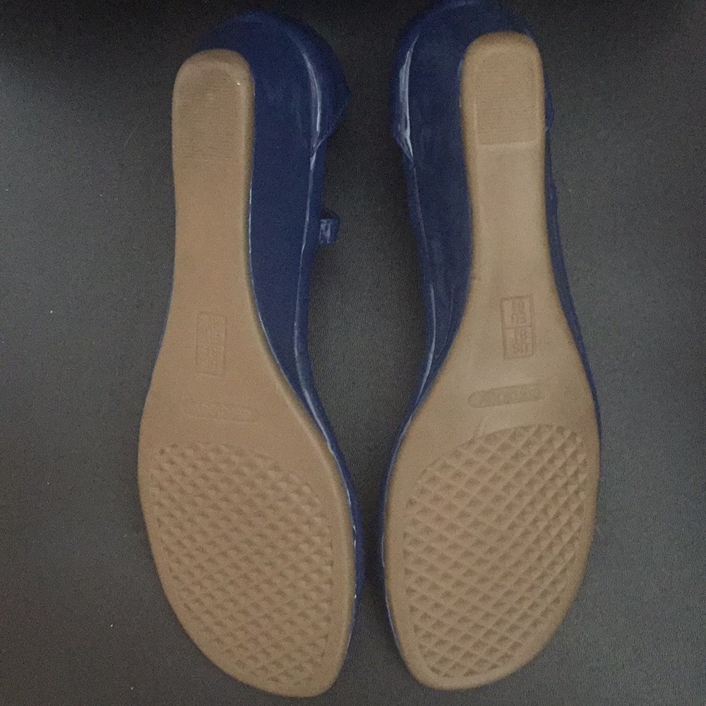 Shoes - Picture 4 of 5